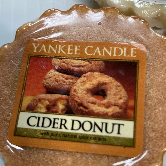 3 Yankee Candle Tarts BAKERY SCENTS NEW 0.8 oz each - Picture 4 of 8